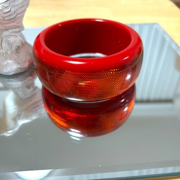 Fabulous Cherry Red PONO Wide Metallic Lucite Bangle Bracelet Joan Goodman - Picture 4 of 9